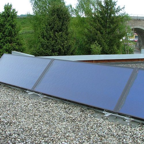 Installation de panneaux solaires sur toiture