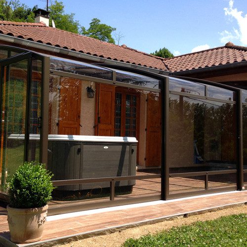 Verrières et vérandas - Véranda murale couleur bronze, abri spa Jacuzzi