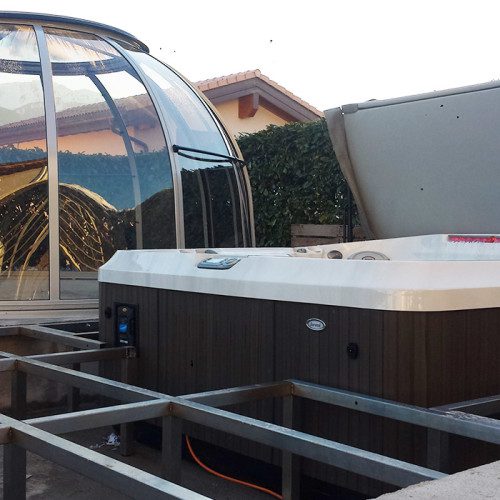 Pose de spa Jacuzzi portable semi encastré avec structure plancher sur mesure