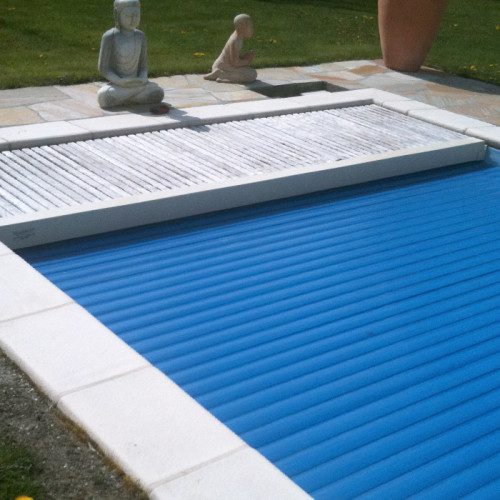 Piscine extérieure avec volet immergé, hivernage de la piscine