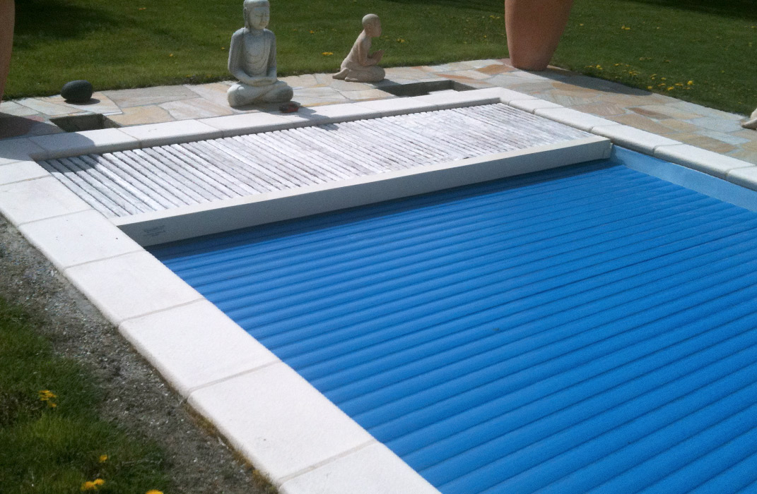 Piscine extérieure avec volet immergé, hivernage de la piscine