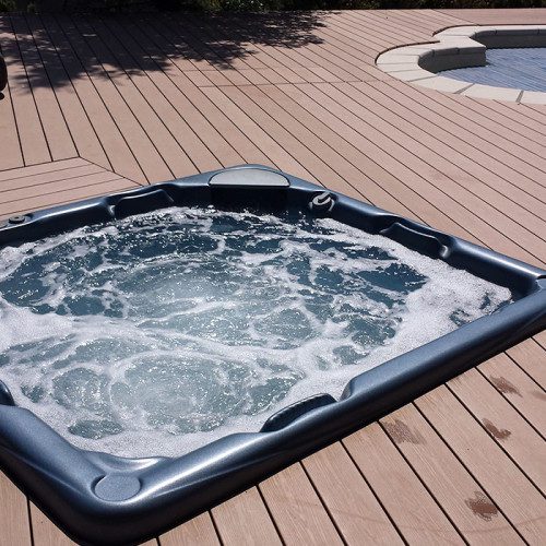 Spa Jacuzzi encastré sur terrasse avec trappe de visite