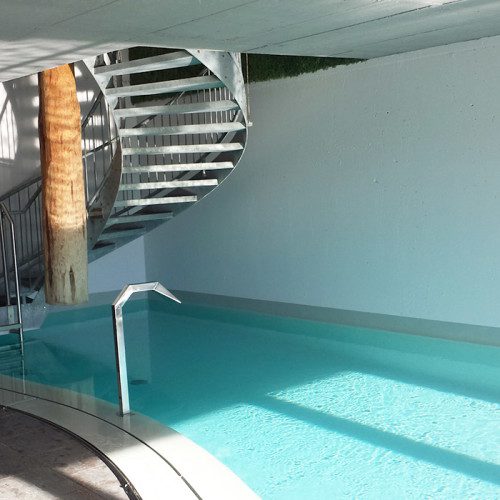 Piscine intérieure en maison individuelle