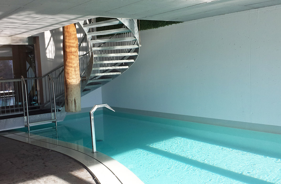 Piscine intérieure en maison individuelle