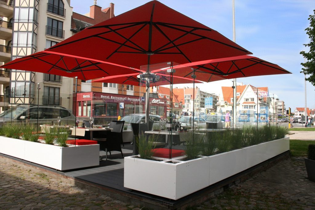 Stores et coupe-vent - Paroi de verre pour terrasse de restaurant