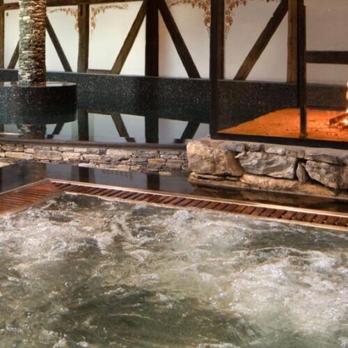 Piscine intérieure hôtel