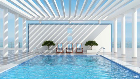 Portes ouvertes Lamatec 2022 : piscine extérieure coque polyester sous pergola bioclimatique à lames Renson